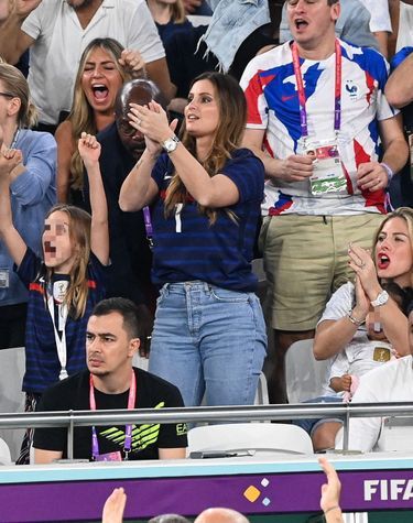 Marine Lloris (femme de Hugo Lloris) et Camille Tytgat (femme de Raphaël Varane) lors du match "France - Pologne" (3-1) lors de la Coupe du Monde 2022 au Qatar le 4 décembre 2022.