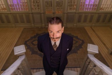 Kenneth Branagh s'est laissé pousser les moustaches d'Hercule Poirot.
