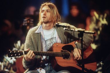 Kurt Cobain portant le gilet lors de l'enregistrement de MTV Unplugged à New York en novembre 1993