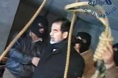 Saddam Hussein a été pendu le 30 décembre 2006.