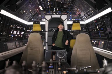 Ron Howard dans le cockpit du « Faucon Millenium », le vaisseau de Han Solo.