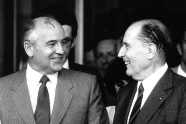 Mikhaïl Gorbatchev reçoit le président français François Mitterrand à Moscou le 9 juillet 1986,