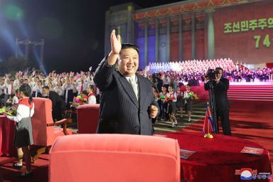 Le dirigeant nord-coréen Kim Jong assiste à un événement célébrant le 74e anniversaire de la fondation de la Corée du Nord, à Pyongyang, en Corée du Nord, sur cette photo non datée publiée par l'agence de presse centrale coréenne (KCNA) de Corée du Nord le 9 septembre 2022.