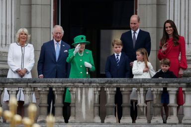 Tous ceux qui entouraient la reine Elizabeth II sur le balcon du Palais de Buckingham, le 5 juin 2022, au dernier jour des festivités de son Jubilé de platine, ont changé de nom après sa mort