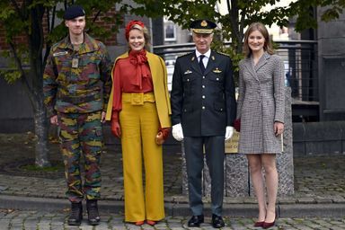 Le prince Gabriel de Belgique coiffé de son béret bleu avec ses parents le roi des Belges Philippe et la reine Mathilde et sa sœur aînée la princesse héritière Elisabeth à l’ERM à Bruxelles, le 30 septembre 2022