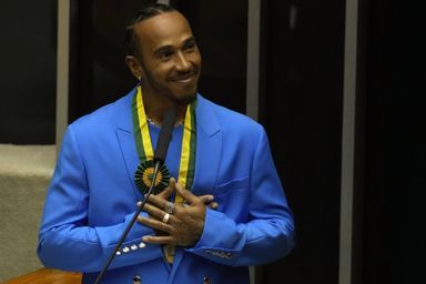 Lewis Hamilton reçoit le titre de citoyen brésilien honoraire à Brasilia, le 7 novembre 2022.