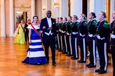 La princesse Märtha Louise de Norvège et son fiancé Durek Verrett au Palais royal à Oslo lors du dîner de gala des 18 ans de la princesse Ingrid Alexandra, le 17 juin 2022