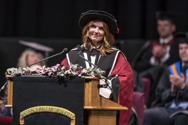 Geri Halliwell-Horner lors de la remise de son diplôme honorifique de l'Université de Sheffield Hallam, au Ponds Forge International Sports Centre, à Sheffield, le 22 novembre 2022.