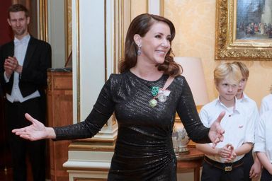 La princesse Marie de Danemark avec sa médaille d’officier dans l’ordre français des Arts et des Lettres à l'ambassade de France à Copenhague, le 1er décembre 2022