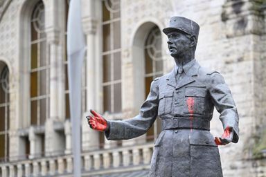 La statue du général de Gaulle a été saccagée à Metz.