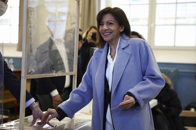 2022-04-10T064520Z_1246558879_UP1EI4A0IRIWH_RTRMADP_3_FRANCE-ELECTION