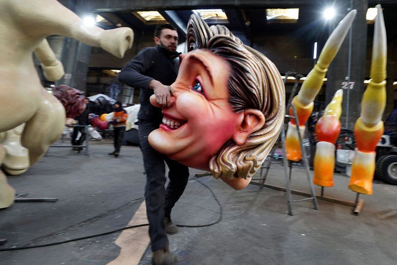 https://resize-parismatch.lanmedia.fr/rcrop/800/img/var/news/storage/images/paris-match/actu/politique/la-presidentielle-et-ses-candidats-s-invitent-au-carnaval-de-nice-1786748/nice3/29340449-1-fre-FR/Nice3.jpg