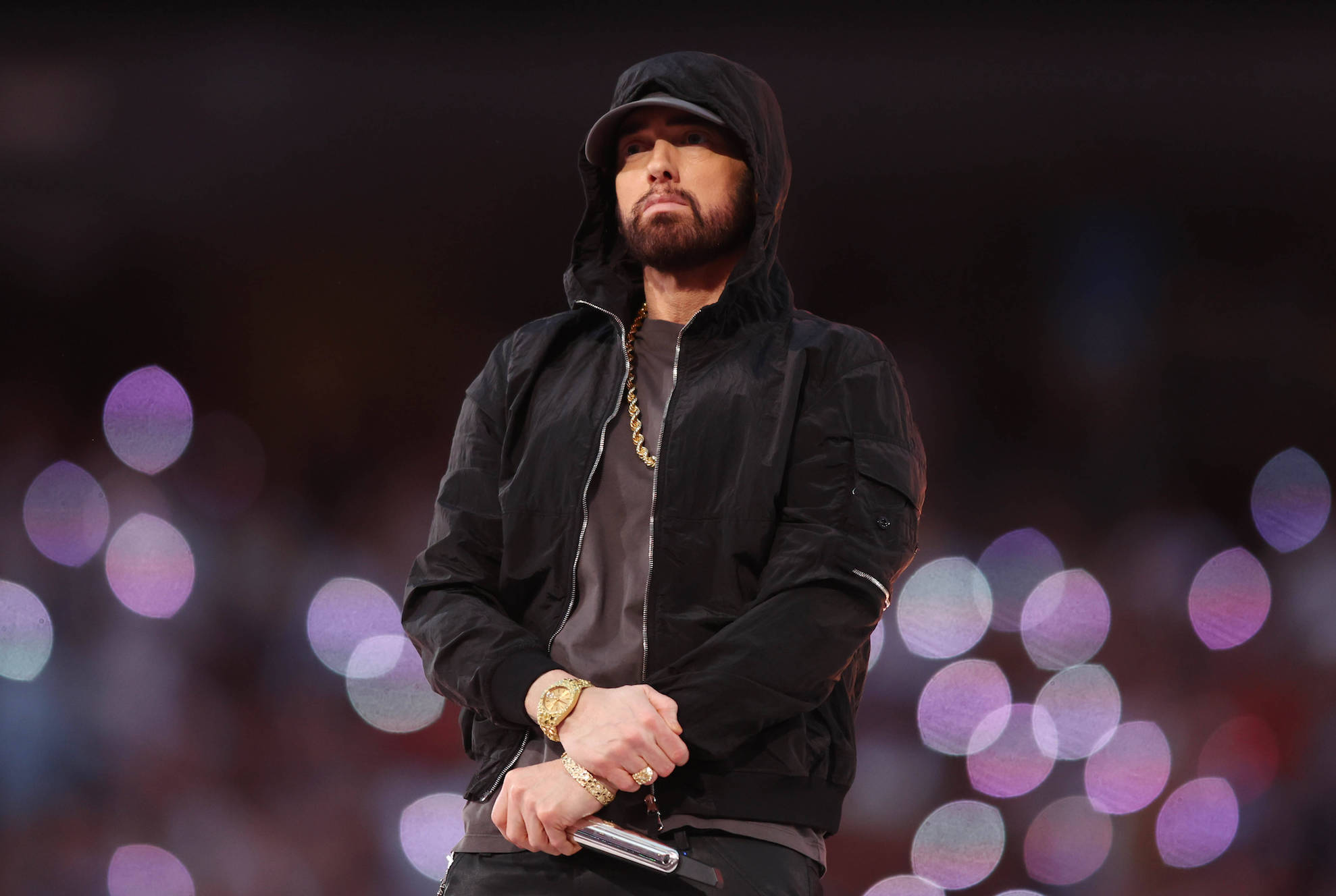 https://resize-parismatch.lanmedia.fr/var/pm/public/media/image/2022/02/28/17/Eminem-soutenu-par-ses-filles-Hailie-et-Alaina-au-Super-Bowl.jpg?VersionId=ymZ828gmVCDuVQFTKr.sj13tgB0sHafw