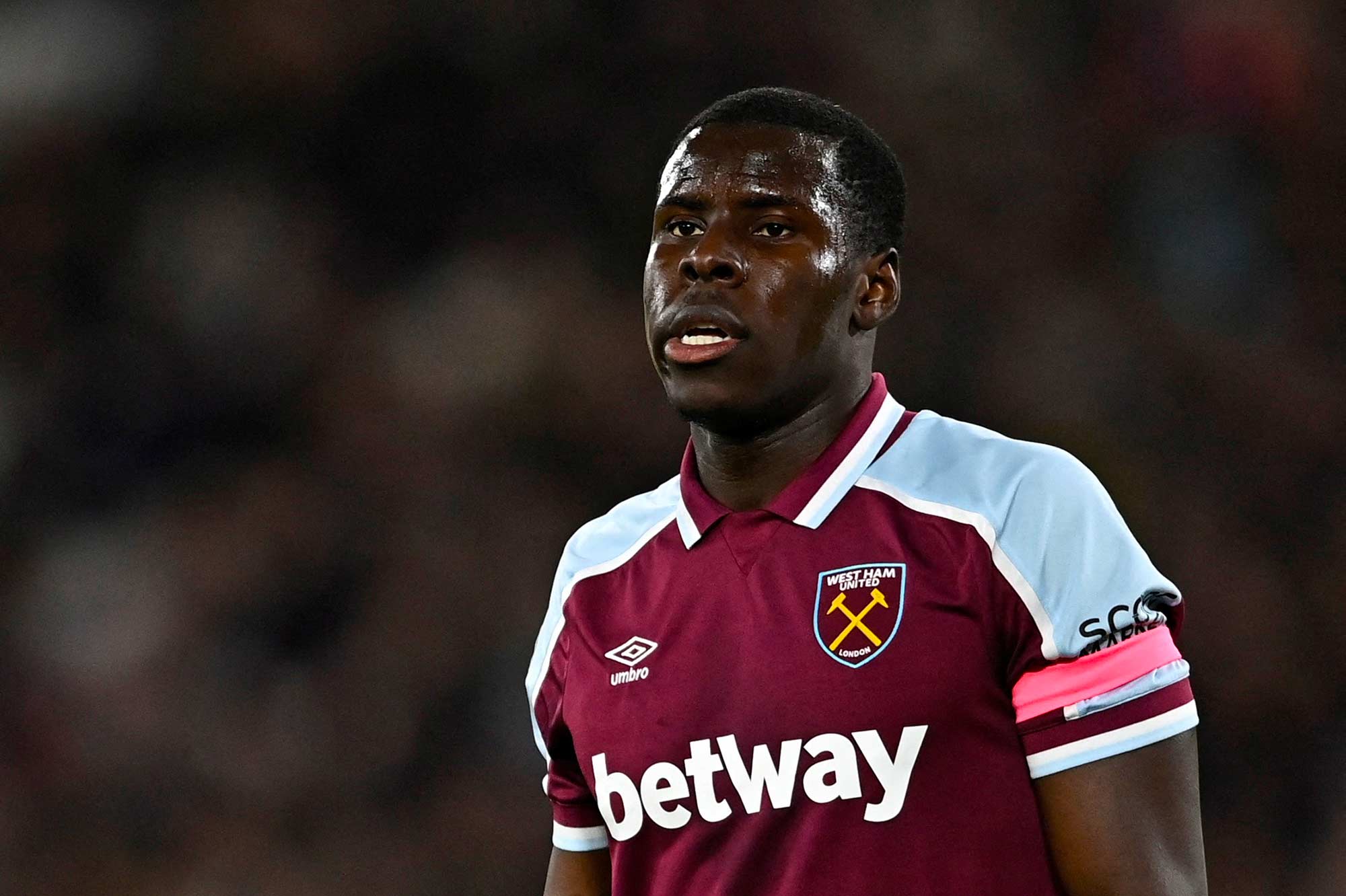 Le Frere De Kurt Zouma Suspendu Par Son Club Apres La Diffusion De La Video Du Chat Battu