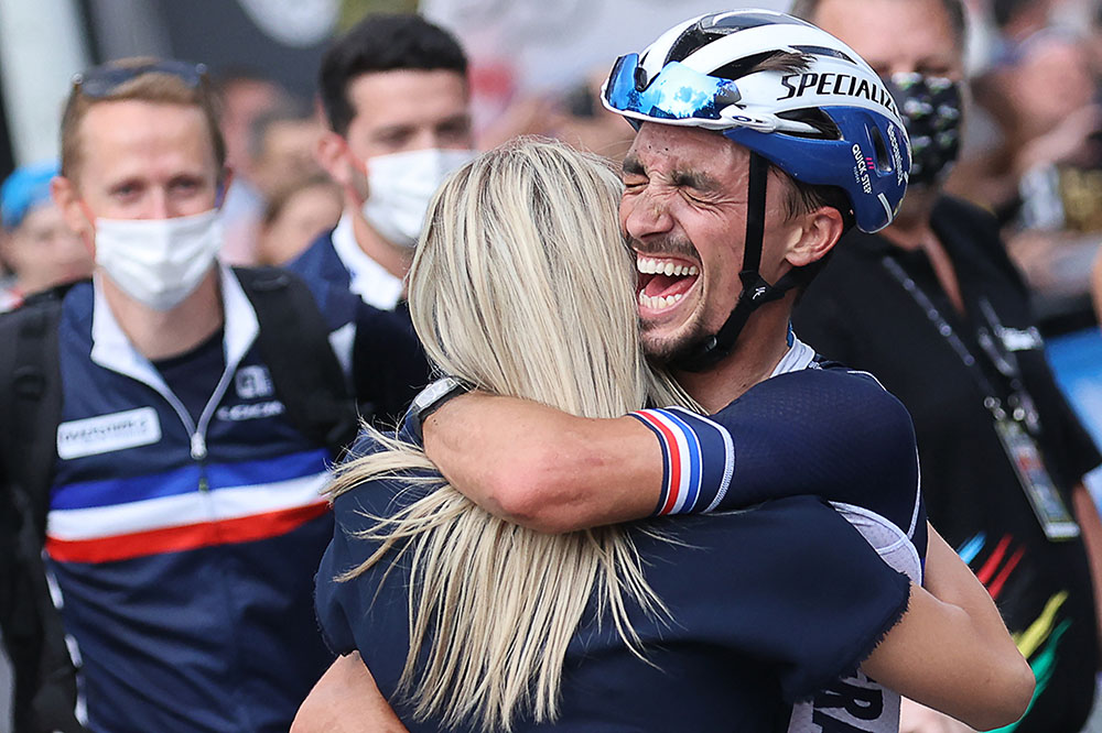 Quand Marion Rousse Celebre La Victoire De Son Champion Julian Alaphilippe Flipboard