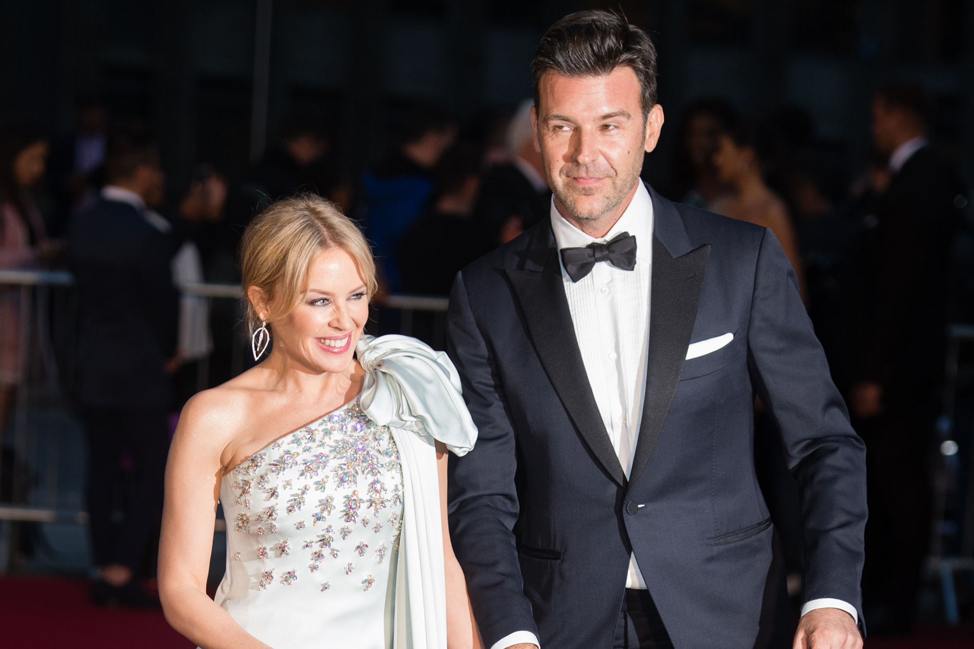 kylie-minogue-de-nouveau-fianc-e