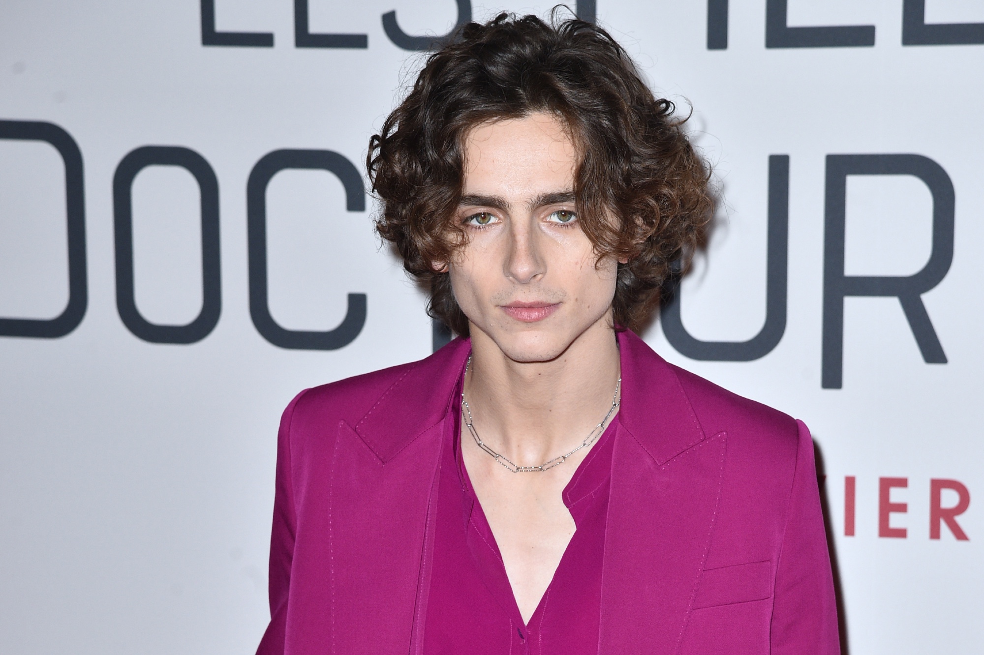 https://resize-parismatch.lanmedia.fr/var/pm/public/media/image/2022/03/01/08/Timothee-Chalamet-oublie-Lily-Rose-Depp-dans-les-bras-d-une-actrice-mexicaine.jpg?VersionId=ODdbEEOn9wyB8NagzwH5b8Ae1qkNG6wl