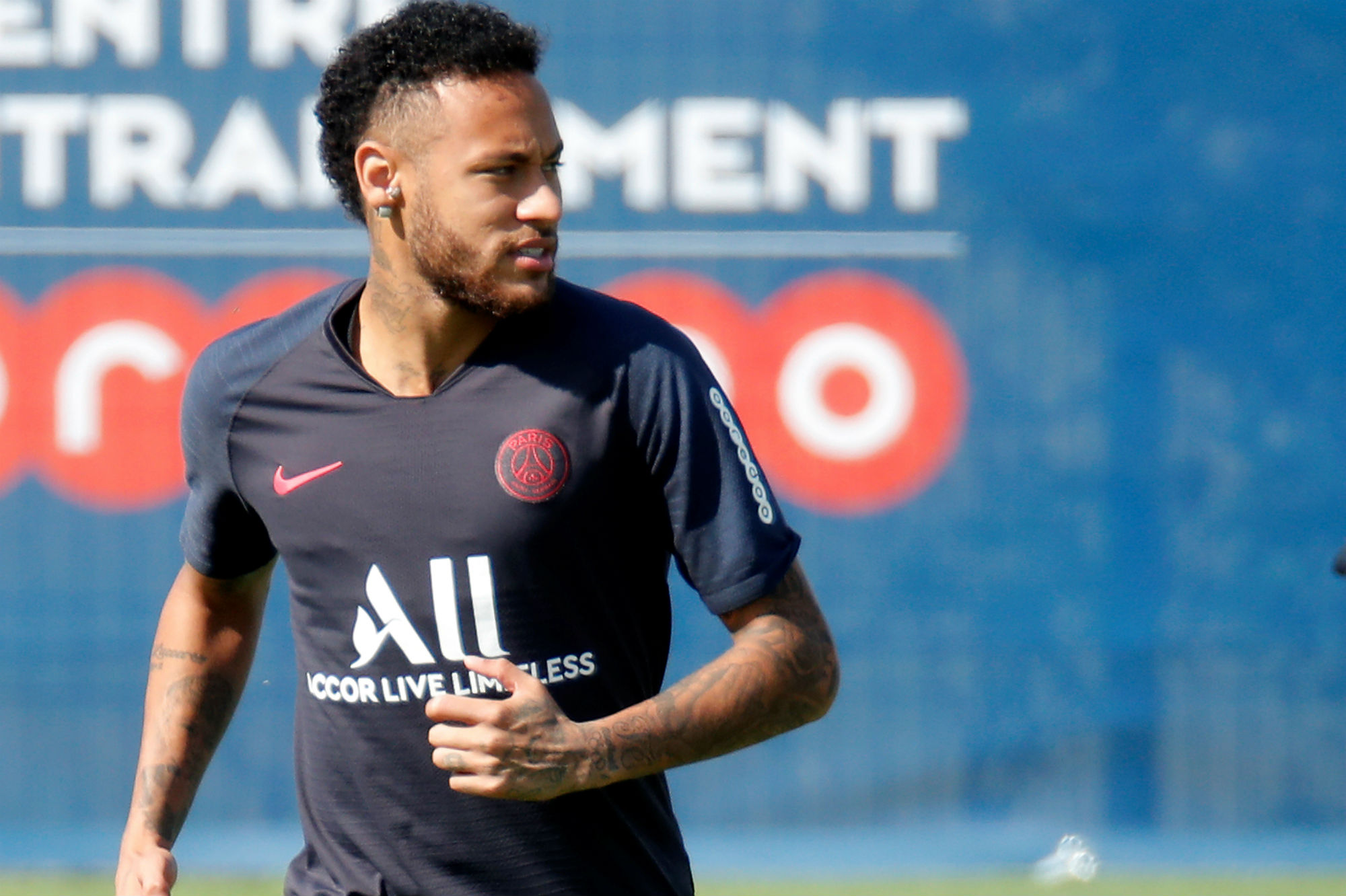 En Pleines Discussions Pour Son Transfert Neymar Bien Présent à Lentraînement Du Psg 6083