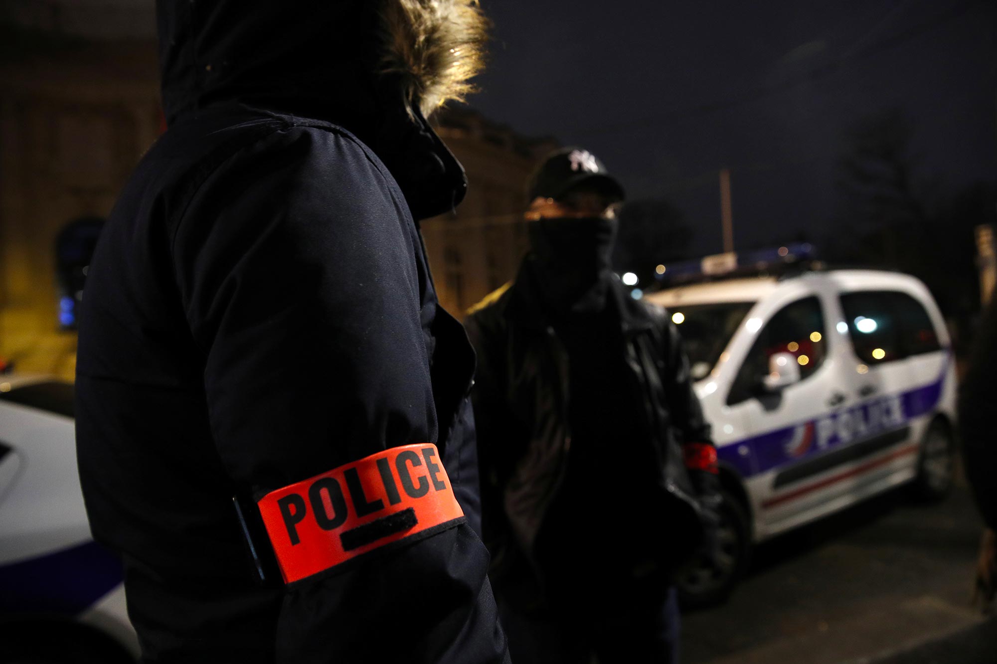 Paris : Les Policiers Pensent Arrêter, Par Hasard, Un Homme Recherché ...