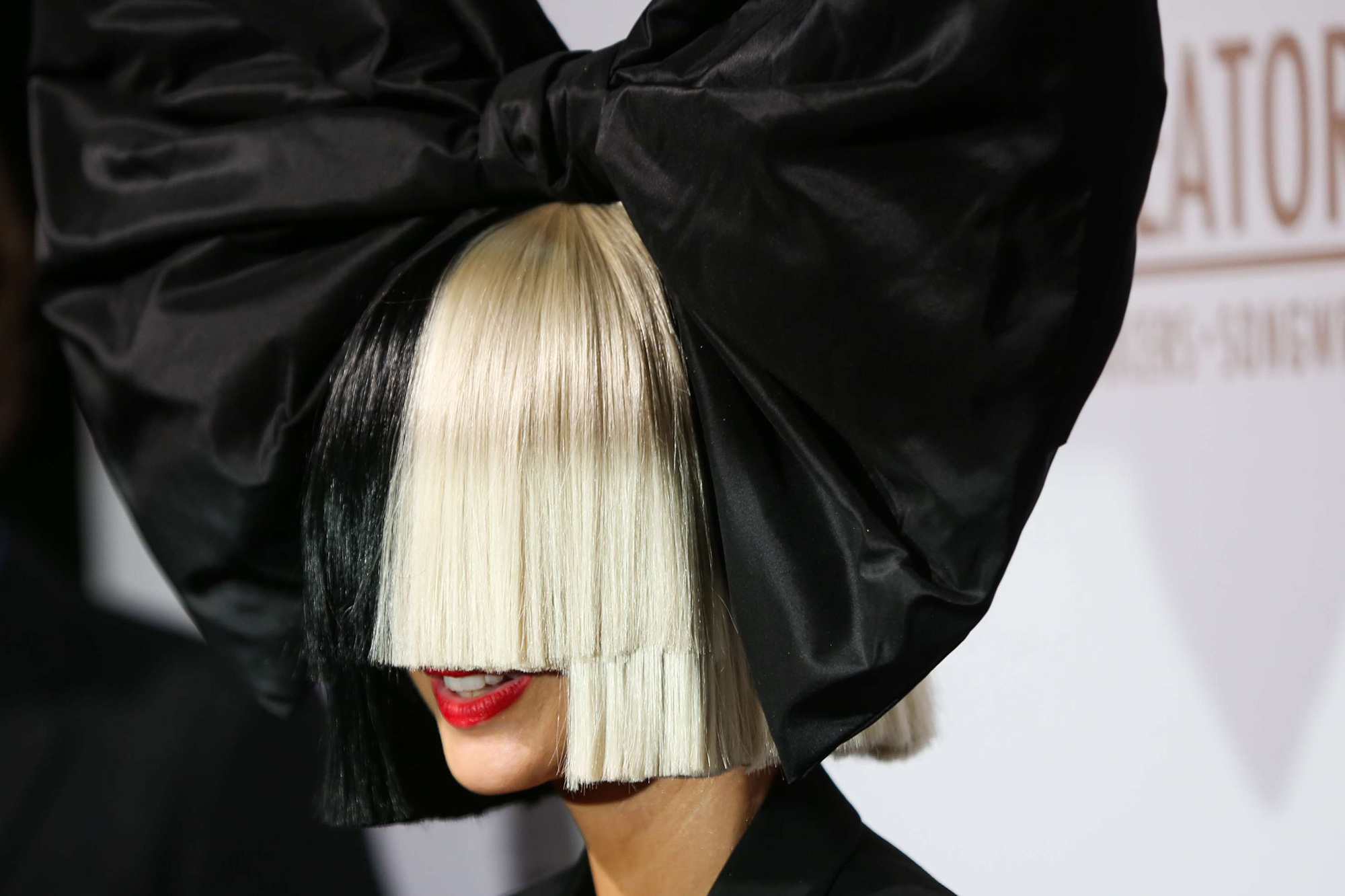 Певица сиа. Сиа певица. Sia 2009. Sia 2008. Sia 2021.