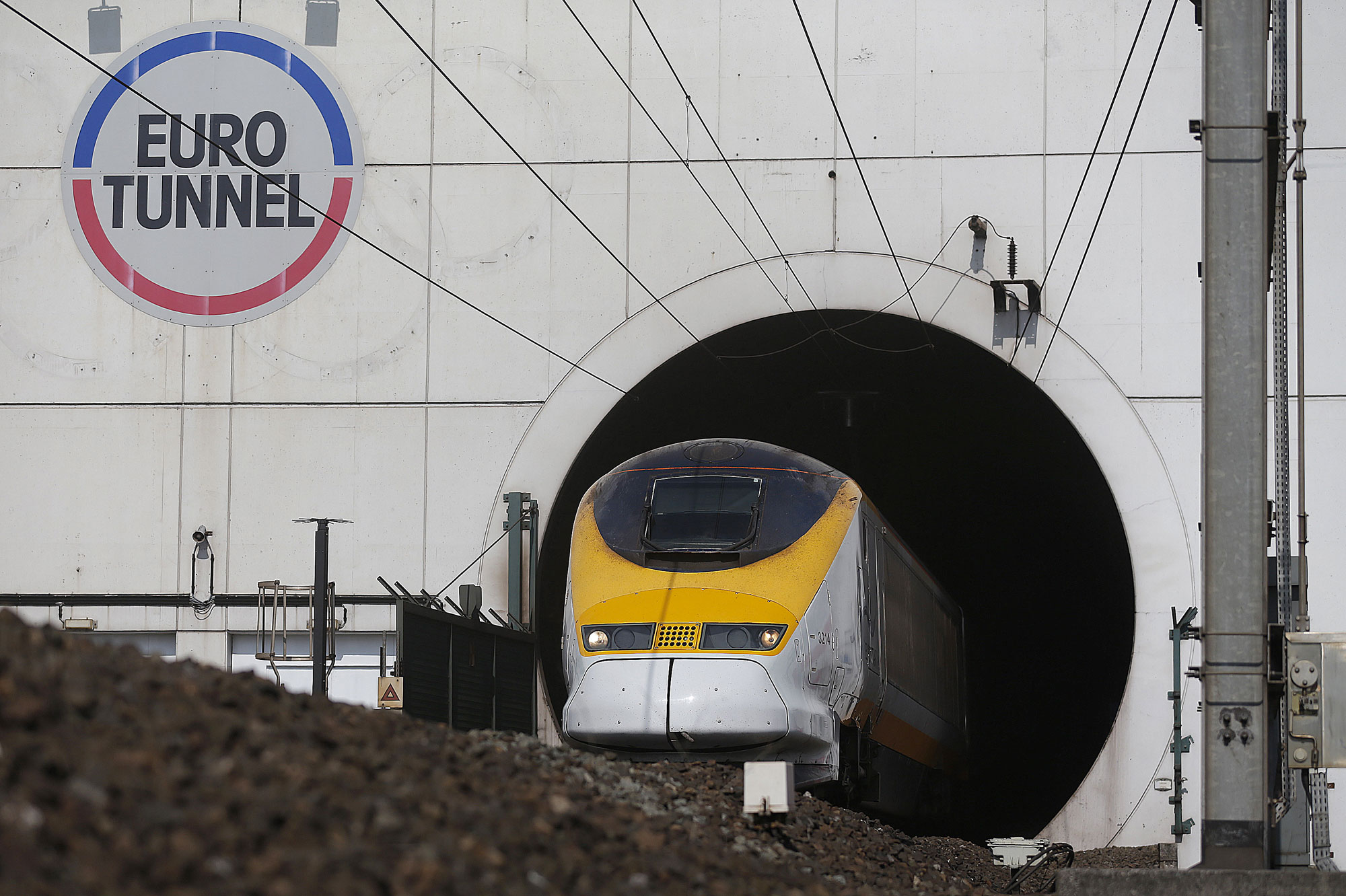 Channel tunnel between england and france