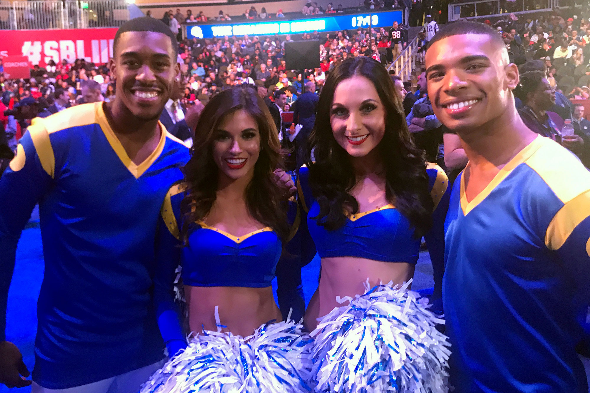 Deux pompom boys ont dansé au Super Bowl, une première