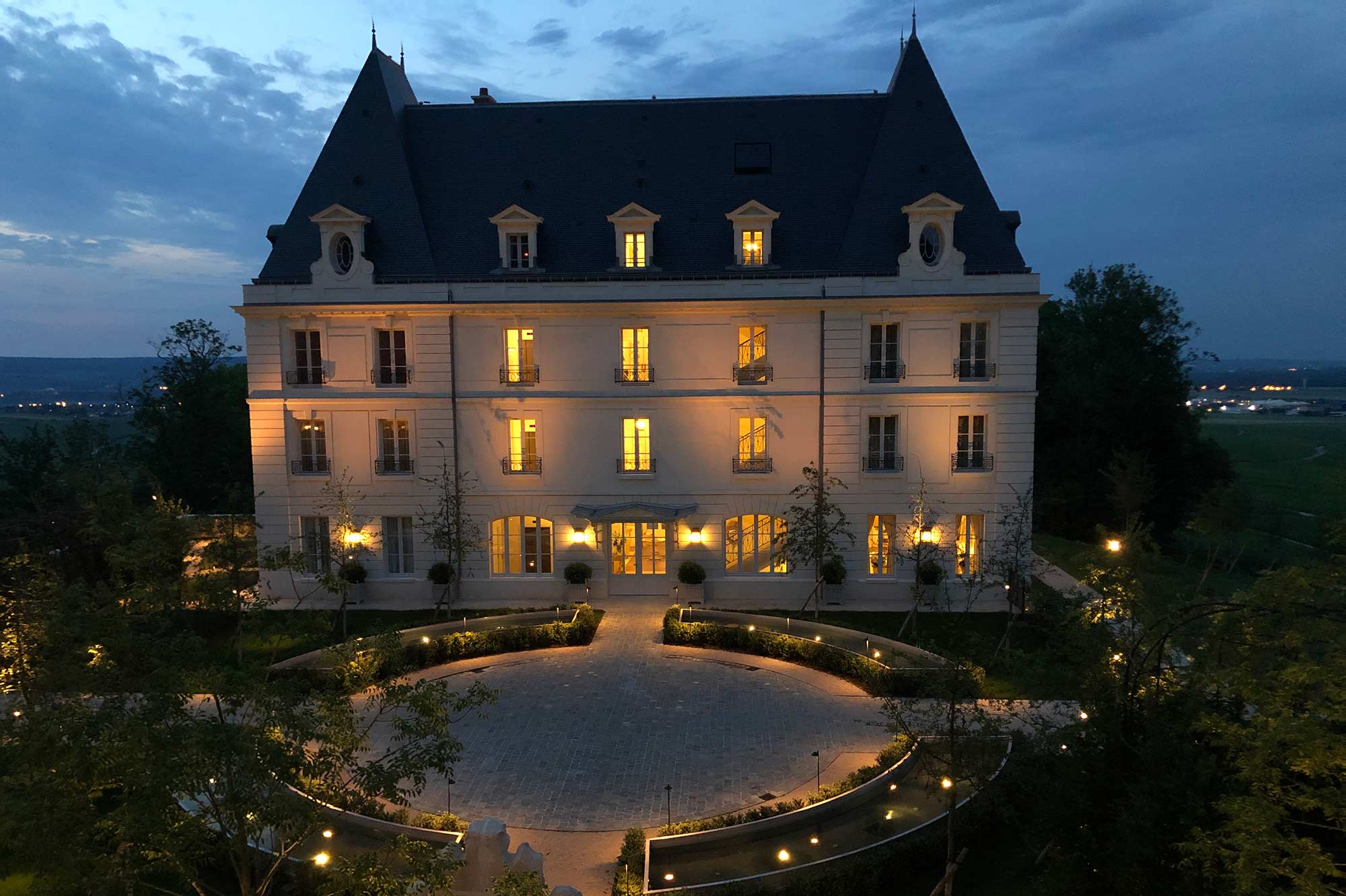 Le Château de Saran, la propriété ultra privée où LVMH reçoit ses plus gros  clients