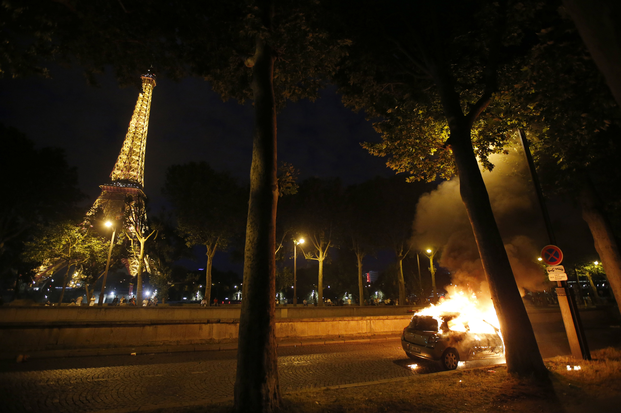 Après les incidents de la finale, la Tour Eiffel fermée lundi