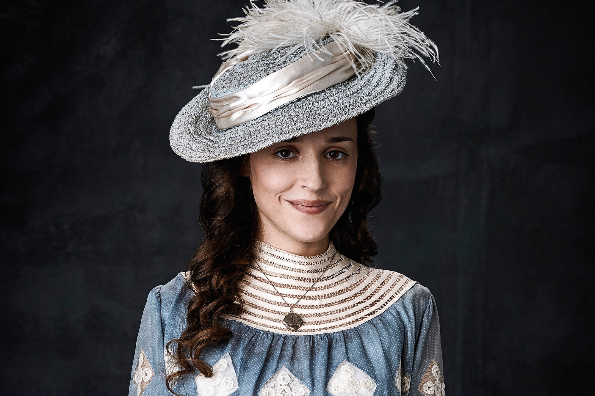 Lola Bessis : "Picnic à Hanging Rock est totalement féministe"