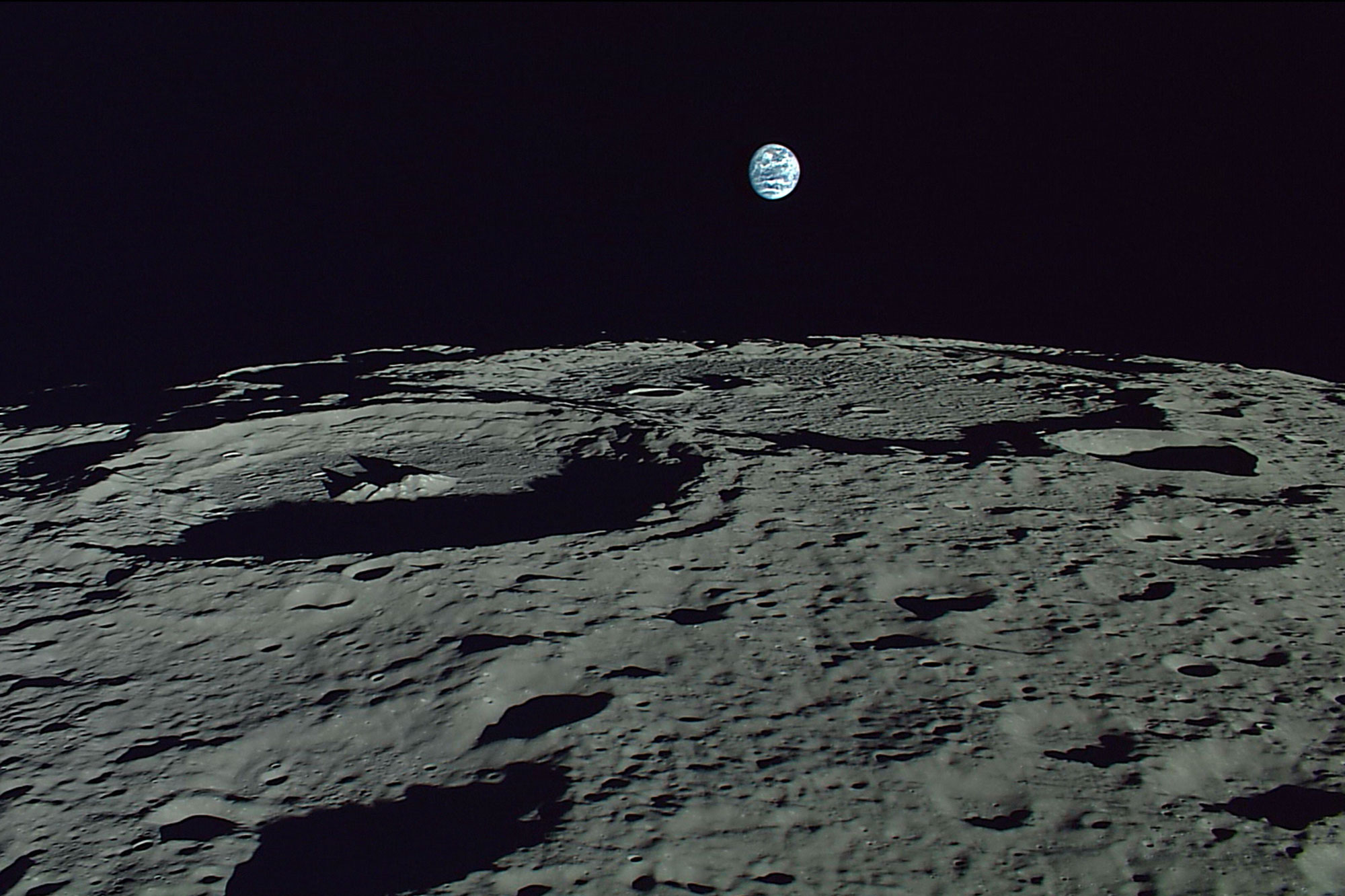 Темная сторона луны фото со спутника