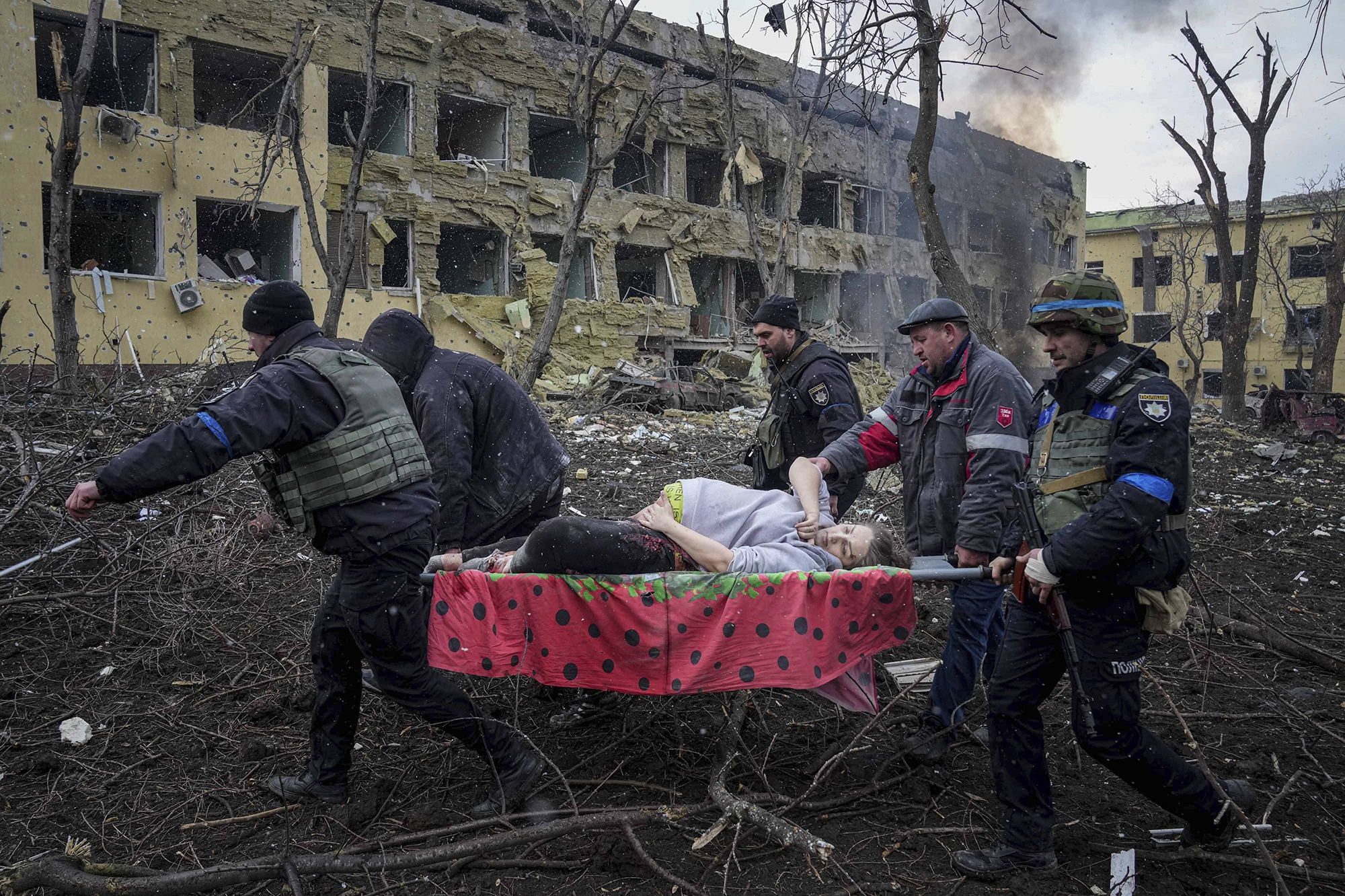 Guerre en Ukraine : la femme enceinte et son bébé n'ont pas survécu à Marioupol