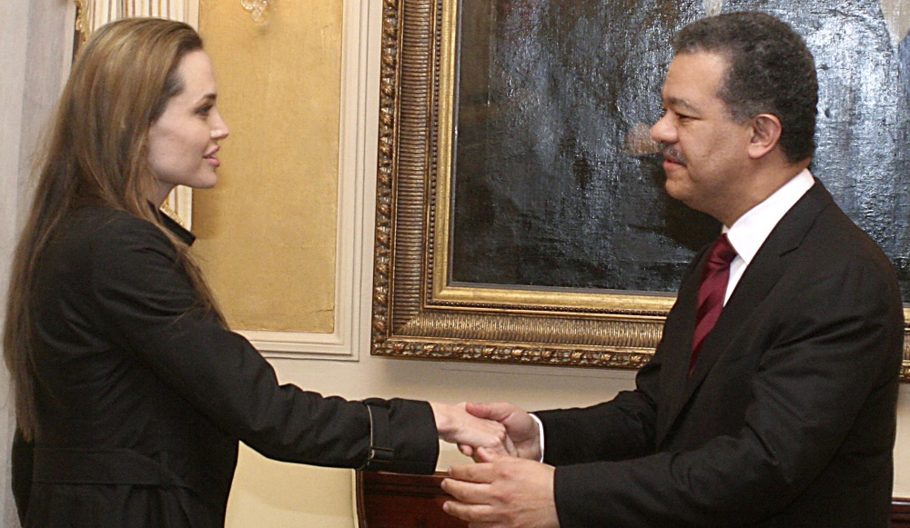 Angie à Saint-Domingue pour les efants haïtiens