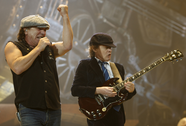 Le journal du hard (rock). 2 : AC/DC rebranche le courant