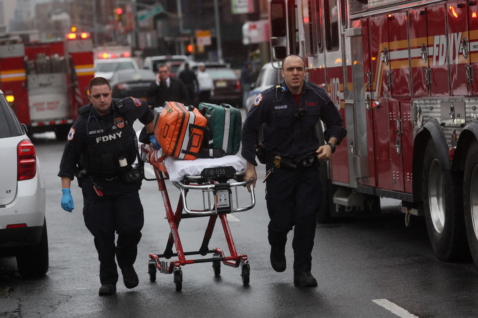 En photos, la peur à New York après une fusillade dans le métro