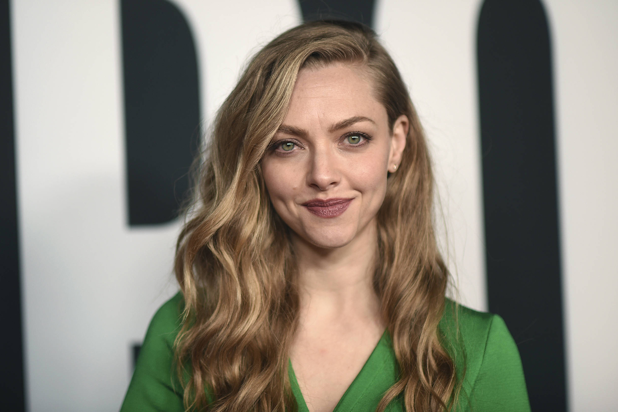 Amanda Seyfried, éblouissante à la projection de «The Dropout»