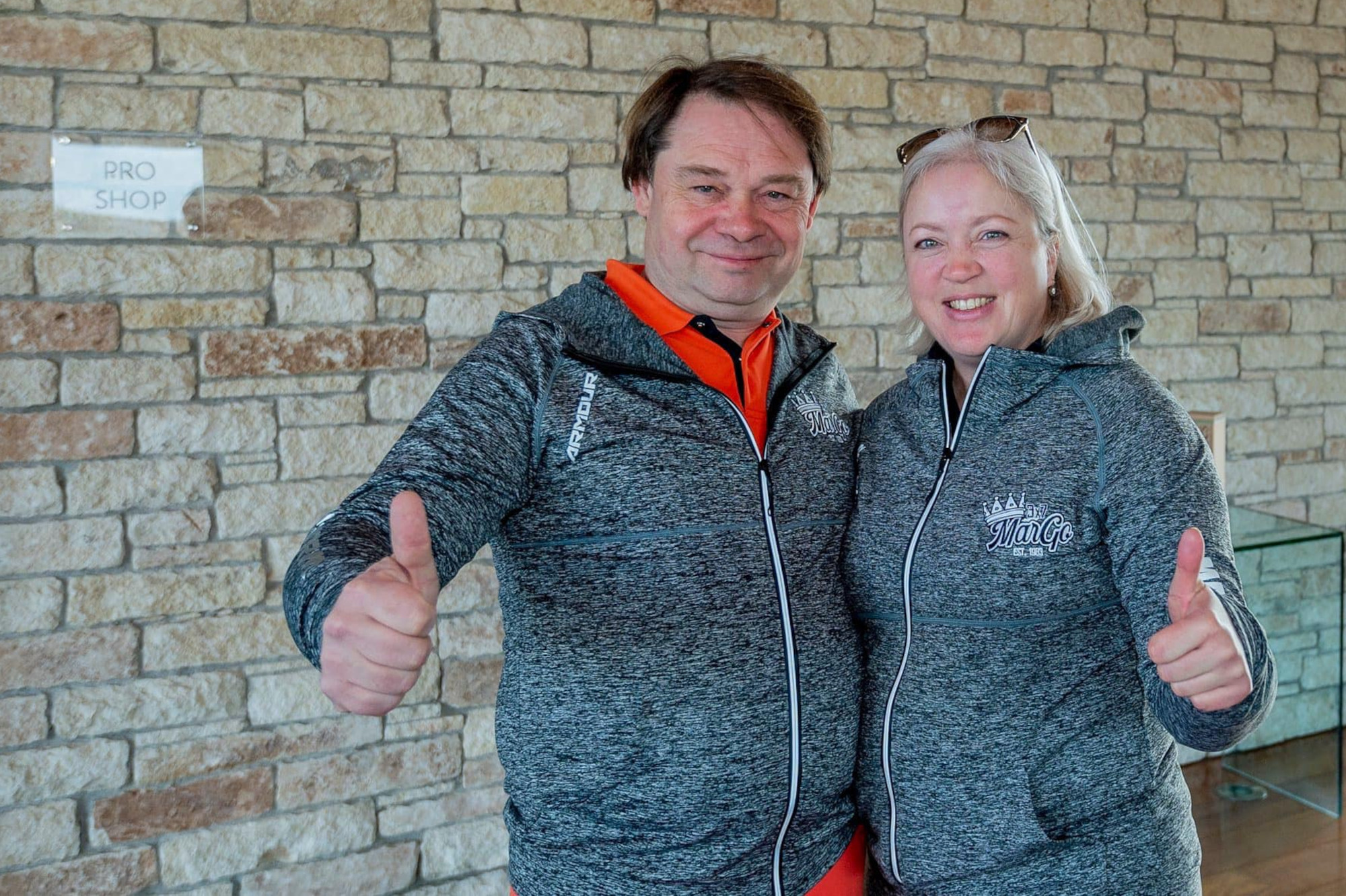 Вдова миллиардера. Неожиданная семья для миллиардера. Неожиданная семья для миллиардера. Анджелина джоли и ротшильд дэвид майер. Семья миллионеров.