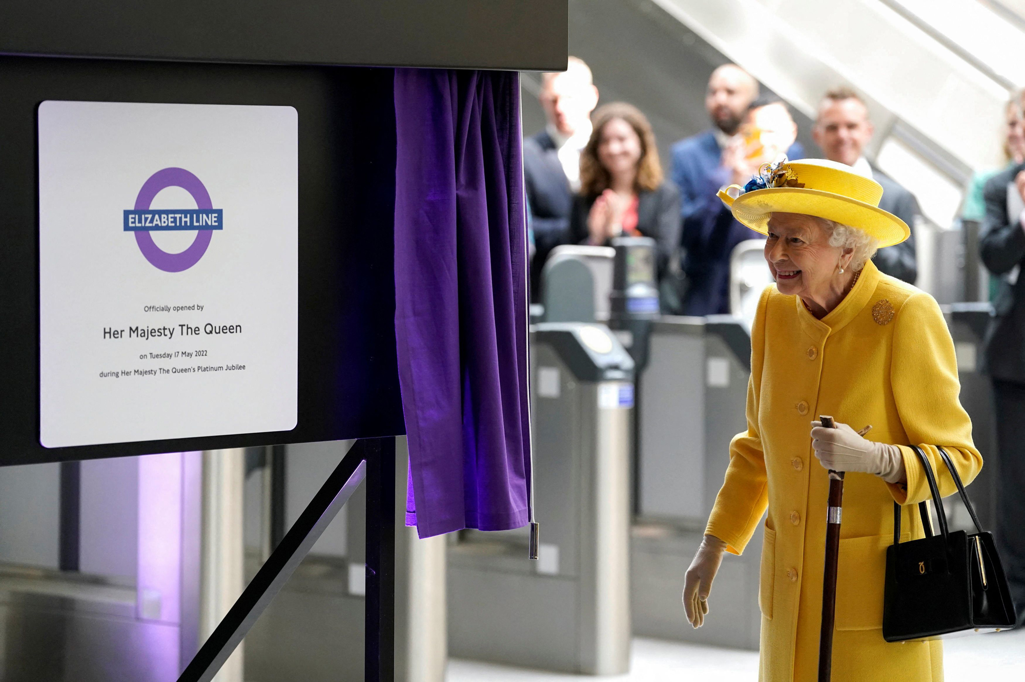 Reine Elizabeth II, apparition surprise à Londres pour inaugurer sa ligne de métro