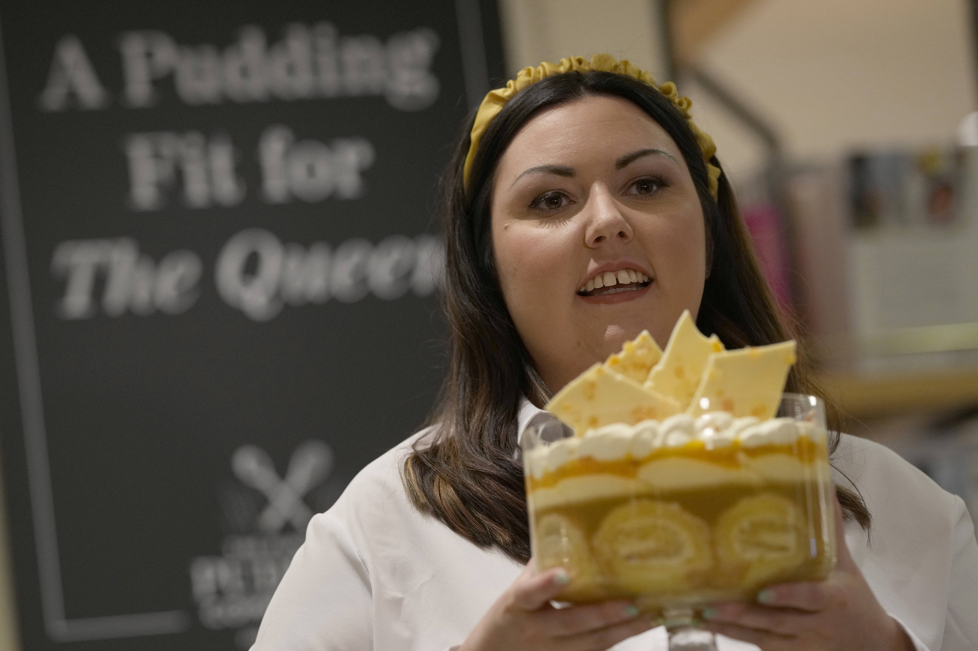 Jubilé de platine de la reine Elizabeth II : découvrez la recette du «pudding» au citron et à l’amaretti