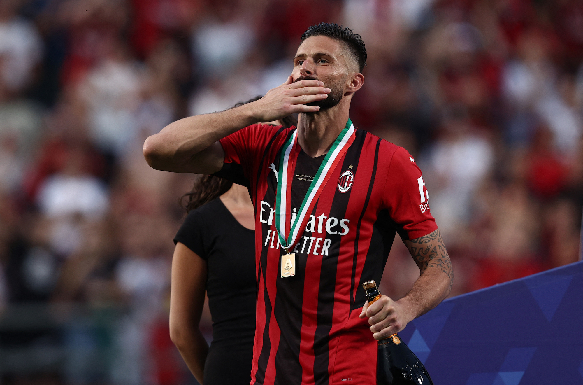 Olivier Giroud with his family to celebrate his title with AC Milan