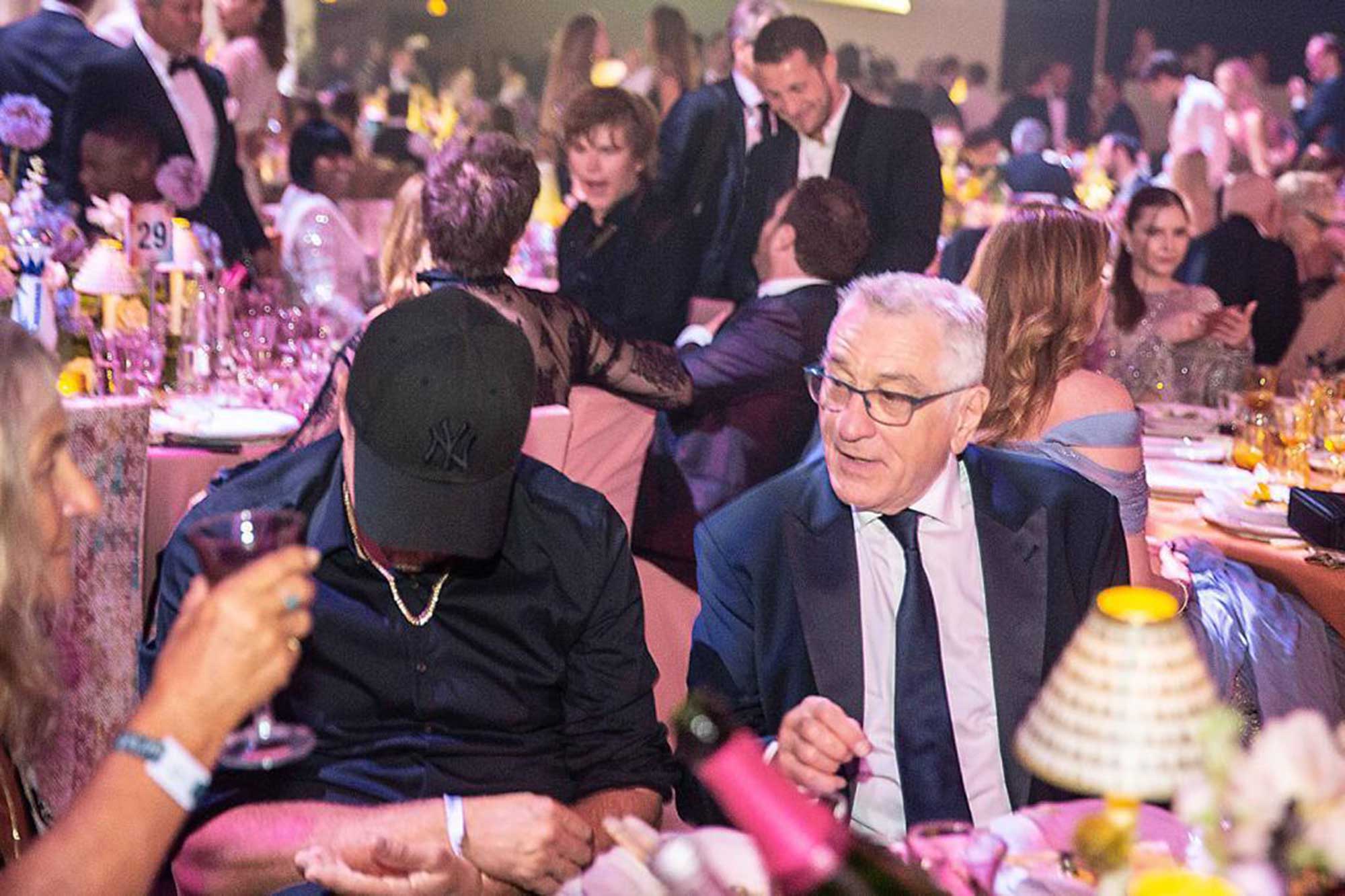 Leonardo DiCaprio incognito, Robert De Niro sous les projecteurs... dans les coulisses du dîner de l'amfAR