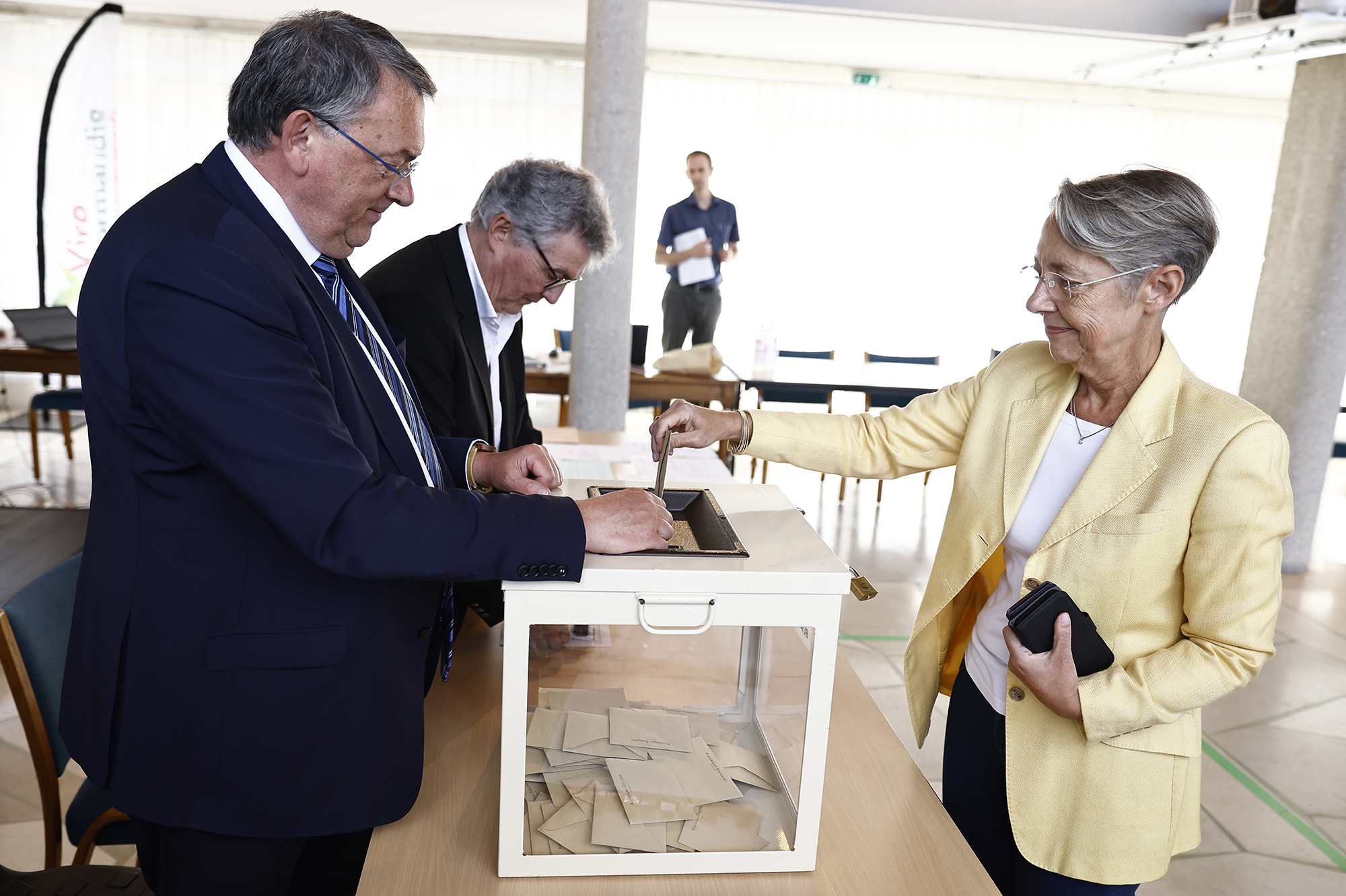 Le premier tour en direct, 18,43% de participation à midi