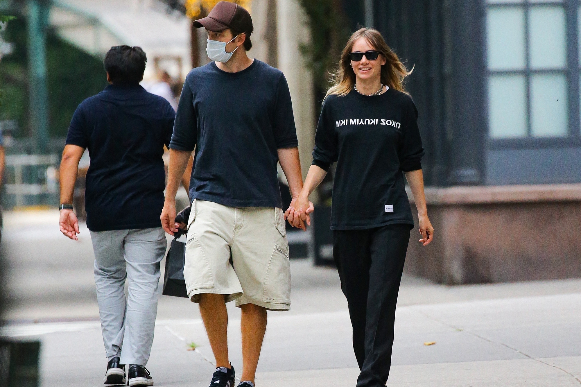 Robert Pattinson and Suki Waterhouse, romantic stroll in New York