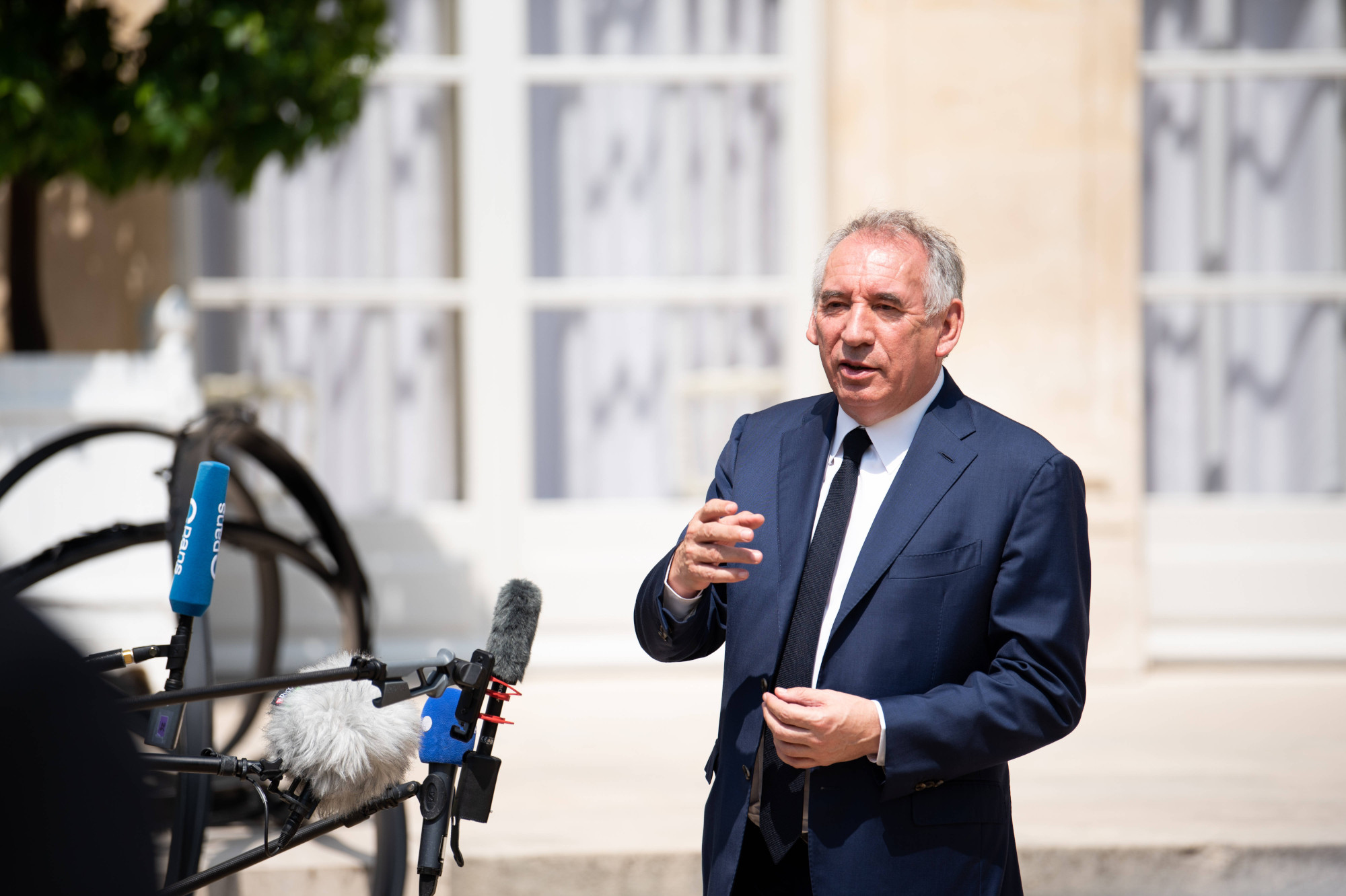 François Bayrou Et Sa Bande Bombent Le Torse