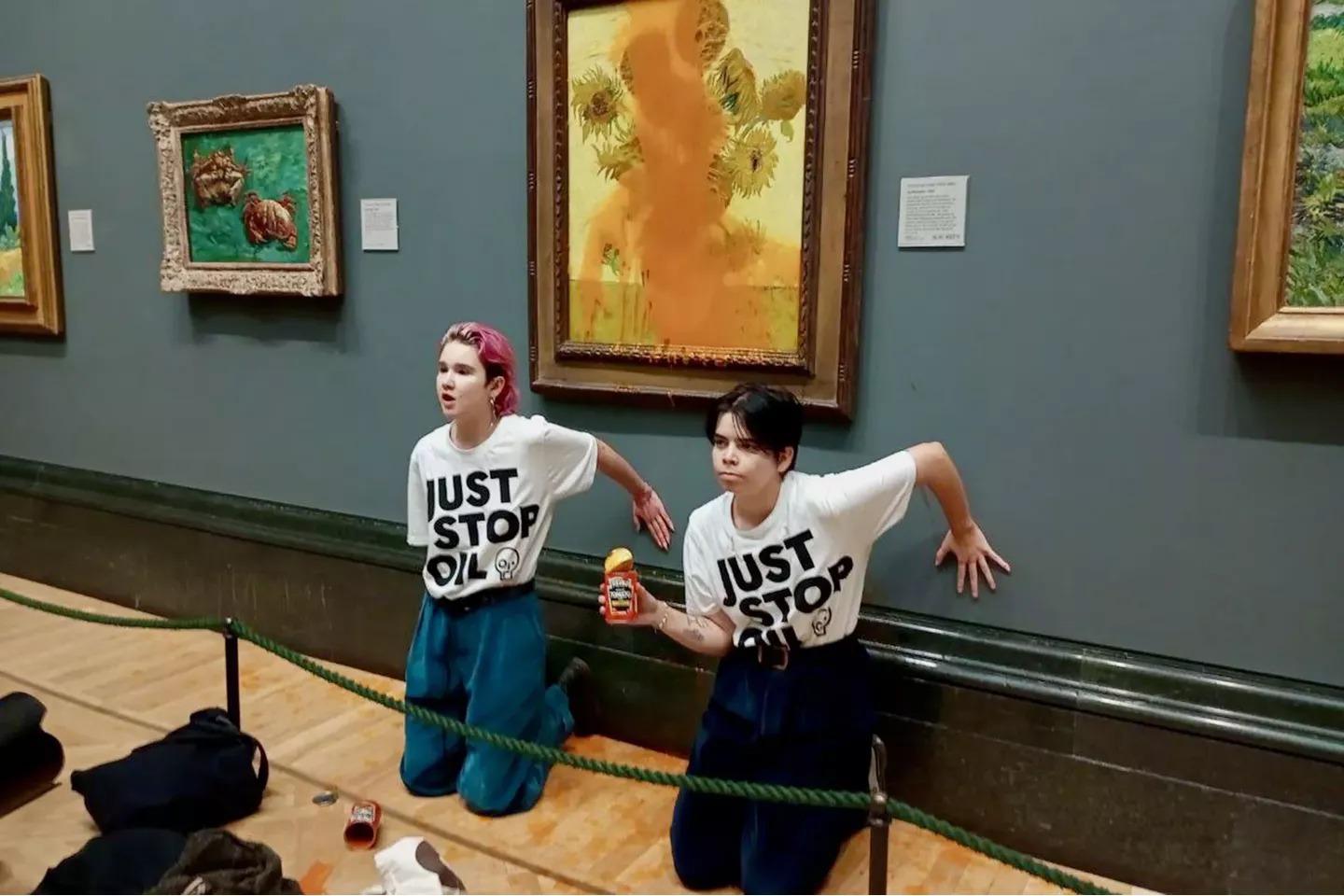 Un chefd’œuvre de Vincent Van Gogh aspergé de soupe par des militantes