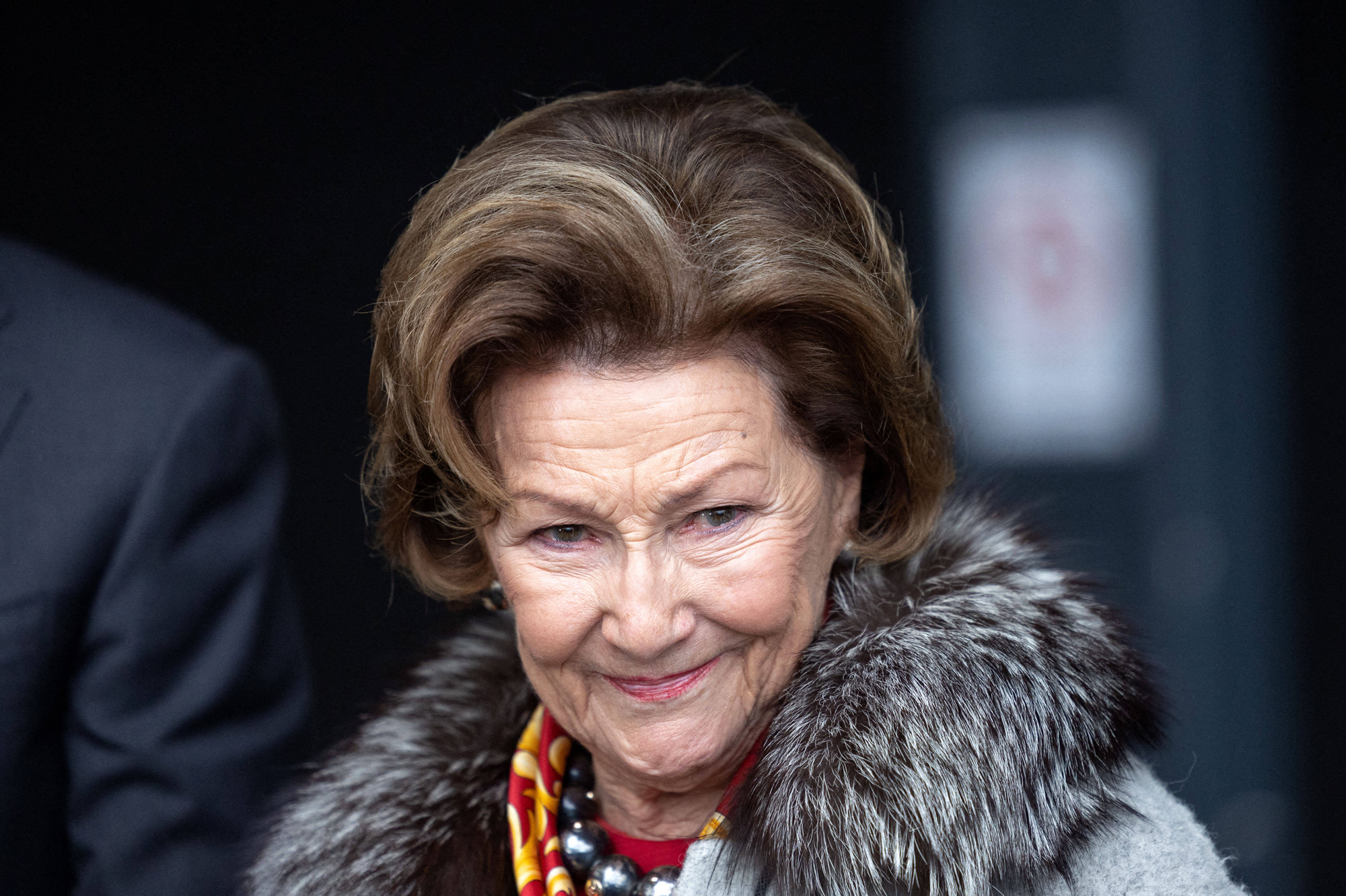 Queen Sonja visiting Children’s Hospital updates her husband