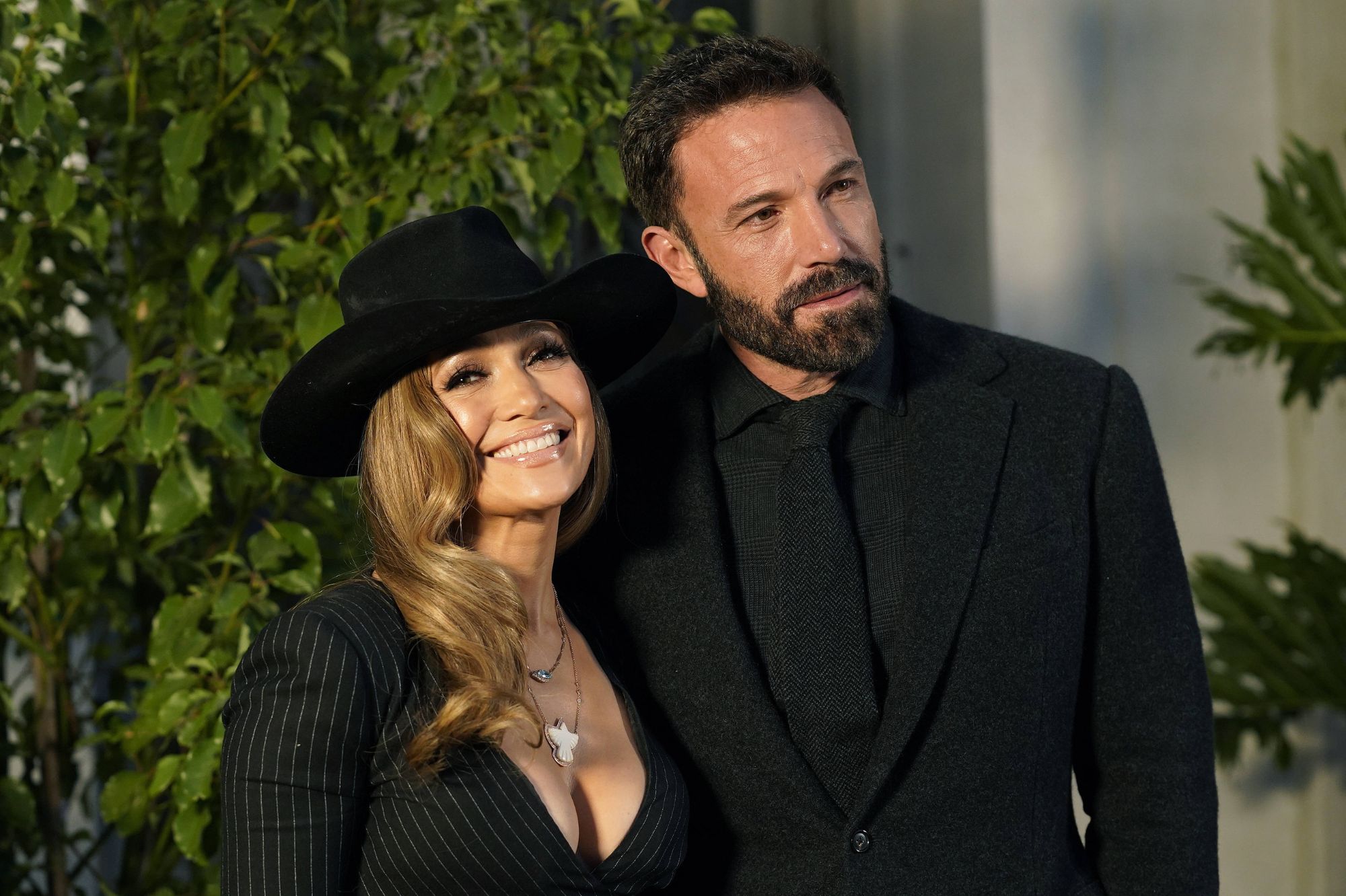 Jennifer Lopez and Ben Affleck improvise a duet on the Christmas song