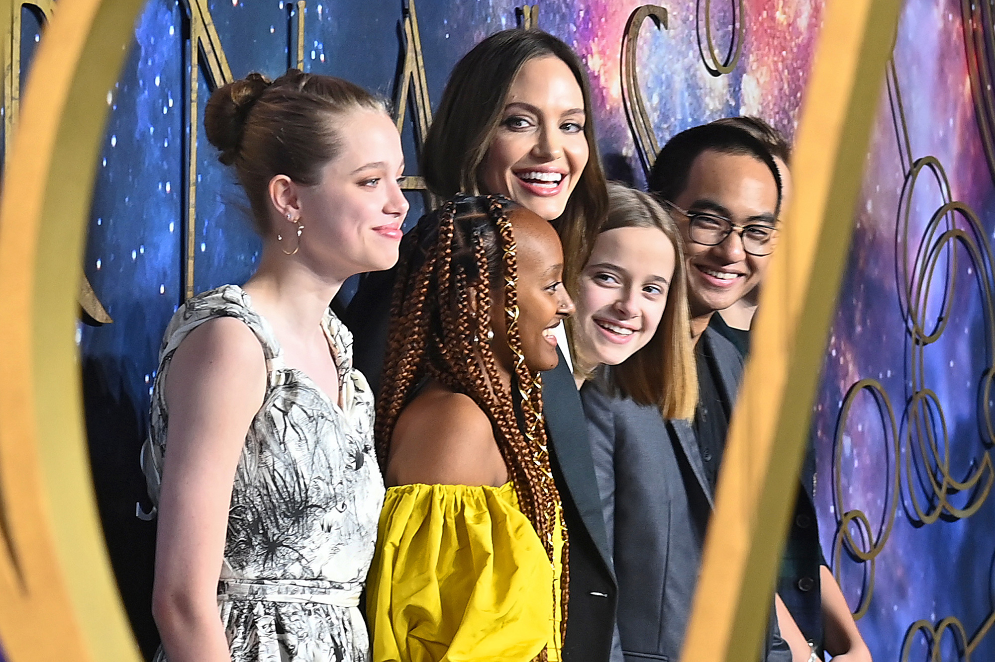 Shiloh schoor haar hoofd kaal en de dochter van Brad Pitt en Angelina Jolie kiest voor een nieuwe look