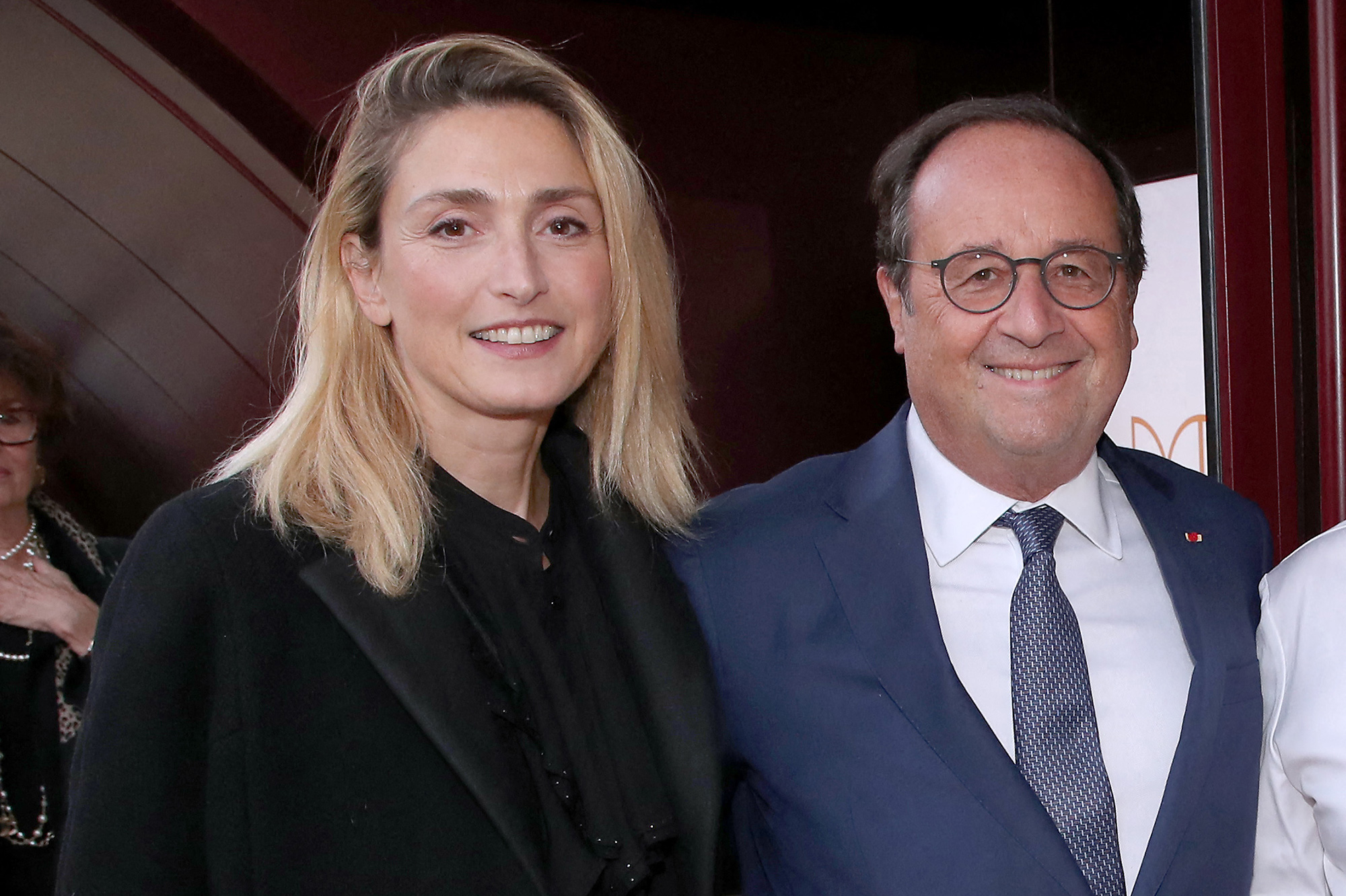 François Hollande et Julie Gayet main dans la main à Londres - Paris Match