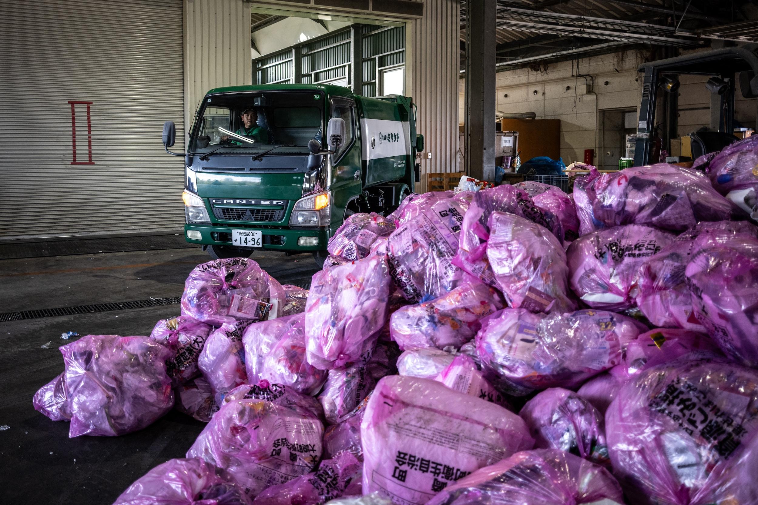 Face au vieillissement de la population et à la hausse des déchets, le Japon veut recycler les couches sales